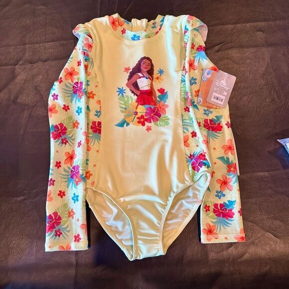 NWT Disney Moana 1-pc Swimsuit Sz 9/10 Girls & Moana/Pua Beach Towel - Picture 2 of 3